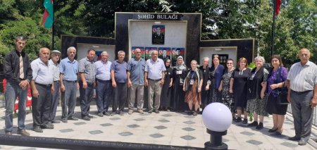 Bu gün Qəbələ rayon Mıxlıqovaq kənd sakini şəhid İmaməddin Niyaməddin oğlunun doğum günü şəhidin məzarında qeyd edildi Bu gün Qəbələ rayon Mıxlıqovaq kənd sakini şəhid İmaməddin Niyaməddin oğlunun doğum günü şəhidin məzarında qeyd edildi