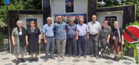 Bu gün Qəbələ rayon Mıxlıqovaq kənd sakini şəhid İmaməddin Niyaməddin oğlunun doğum günü şəhidin məzarında qeyd edildi Bu gün Qəbələ rayon Mıxlıqovaq kənd sakini şəhid İmaməddin Niyaməddin oğlunun doğum günü şəhidin məzarında qeyd edildi