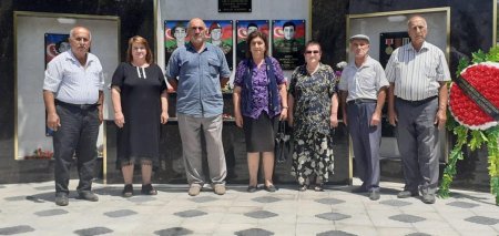 Bu gün Qəbələ rayon Mıxlıqovaq kənd sakini şəhid İmaməddin Niyaməddin oğlunun doğum günü şəhidin məzarında qeyd edildi Bu gün Qəbələ rayon Mıxlıqovaq kənd sakini şəhid İmaməddin Niyaməddin oğlunun doğum günü şəhidin məzarında qeyd edildi
