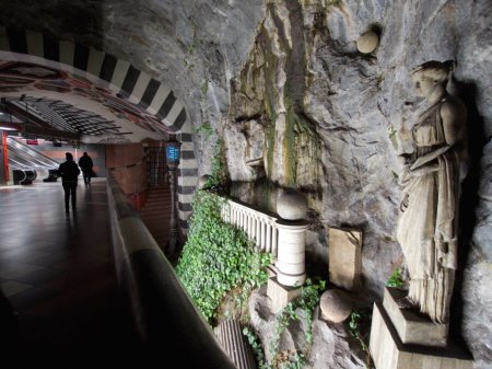 Dünyanın ən qeyri-adi metrosu (FOTO) Dünyanın ən qeyri-adi metrosu (FOTO)