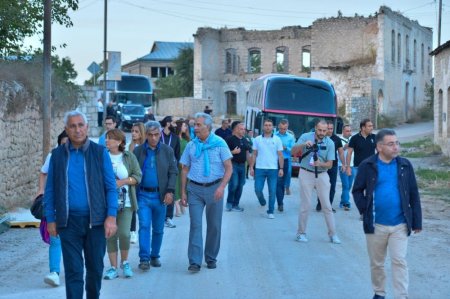Beynəlxalq elmi-praktik konfransın iştirakçıları Şuşanın görməli yerləri ilə tanış olublar Beynəlxalq elmi-praktik konfransın iştirakçıları Şuşanın görməli yerləri ilə tanış olublar