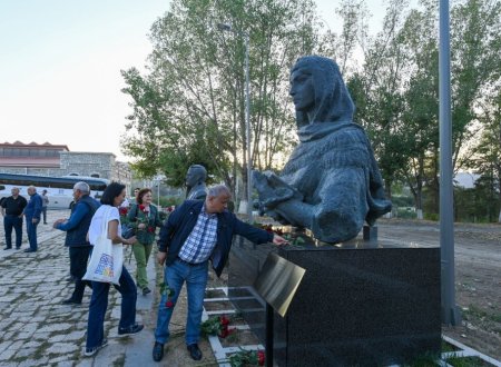 Beynəlxalq elmi-praktik konfransın iştirakçıları Şuşanın görməli yerləri ilə tanış olublar Beynəlxalq elmi-praktik konfransın iştirakçıları Şuşanın görməli yerləri ilə tanış olublar
