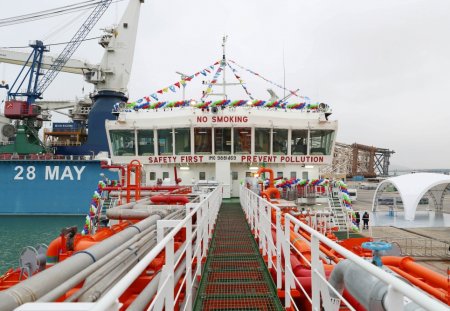 “Akademik Xoşbəxt Yusifzadə” tankeri istismara verilib Prezident İlham Əliyev mərasimdə iştirak edib “Akademik Xoşbəxt Yusifzadə” tankeri istismara verilib Prezident İlham Əliyev mərasimdə iştirak edib