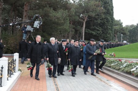 Azərbaycan Ağsaqqallar Şurasının üzvləri Ümummilli Liderin məzarını ziyarət ediblər Azərbaycan Ağsaqqallar Şurasının üzvləri Ümummilli Liderin məzarını ziyarət ediblər