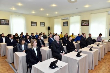 Fərid Qayıbov ötən ay beynəlxalq turnirlərdə uğur qazanan idmançılarla görüşüb Fərid Qayıbov ötən ay beynəlxalq turnirlərdə uğur qazanan idmançılarla görüşüb