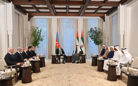 Azərbaycan Prezidenti İlham Əliyevin Birləşmiş Ərəb Əmirliklərinin Prezidenti Şeyx Məhəmməd bin Zayed Al Nəhyan ilə görüşü olub YENİLƏNİB Azərbaycan Prezidenti İlham Əliyevin Birləşmiş Ərəb Əmirliklərinin Prezidenti Şeyx Məhəmməd bin Zayed Al Nəhyan ilə görüşü olub YENİLƏNİB
