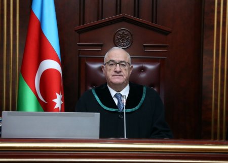 Ali Məhkəmənin Plenumunun iclasında məhkəmələrə yeni təyin olunan 40 hakim and içib Ali Məhkəmənin Plenumunun iclasında məhkəmələrə yeni təyin olunan 40 hakim and içib