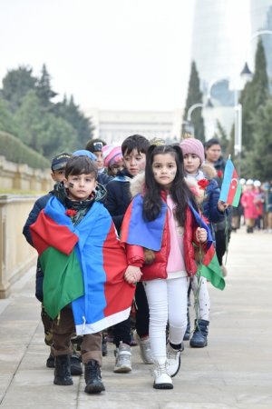 20 Yanvar faciəsinin 33-cü ildönümü ilə bağlı ziyarətçilər Şəhidlər xiyabanına axın ediblər