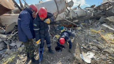 FHN-in xilasediciləri tərəfindən 11 nəfər dağıntılar altından sağ çıxarılıb