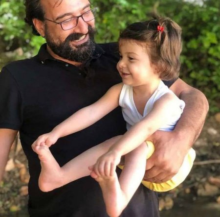 Türkiyəli müğənni ailəsi ilə zəlzələdə HƏLAK OLDU - FOTO Türkiyəli müğənni ailəsi ilə zəlzələdə HƏLAK OLDU - FOTO