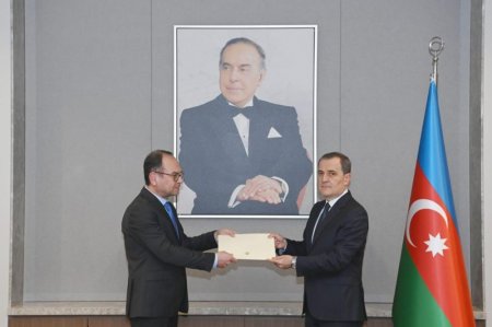 Ceyhun Bayramov Bolqarıstanın ölkəmizə yeni təyin olunmuş səfiri ilə görüşüb Ceyhun Bayramov Bolqarıstanın ölkəmizə yeni təyin olunmuş səfiri ilə görüşüb