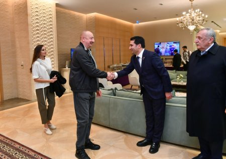 Bakı Olimpiya Stadionunda “Qarabağ” və “Qalatasaray” komandaları arasında xeyriyyə oyunu keçirilib Prezident İlham Əliyev və birinci xanım Mehriban Əliyeva stadionda oyuna baxıblar YENİLƏNİB Bakı Olimpiya Stadionunda “Qarabağ” və “Qalatasaray” komandaları arasında xeyriyyə oyunu keçirilib Prezident İlham Əliyev və birinci xanım Mehriban Əliyeva stadionda oyuna baxıblar YENİLƏNİB