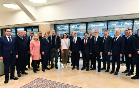 Bakı Olimpiya Stadionunda “Qarabağ” və “Qalatasaray” komandaları arasında xeyriyyə oyunu keçirilib Prezident İlham Əliyev və birinci xanım Mehriban Əliyeva stadionda oyuna baxıblar YENİLƏNİB Bakı Olimpiya Stadionunda “Qarabağ” və “Qalatasaray” komandaları arasında xeyriyyə oyunu keçirilib Prezident İlham Əliyev və birinci xanım Mehriban Əliyeva stadionda oyuna baxıblar YENİLƏNİB