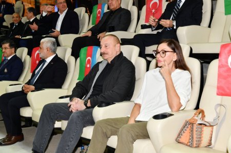 Bakı Olimpiya Stadionunda “Qarabağ” və “Qalatasaray” komandaları arasında xeyriyyə oyunu keçirilib Prezident İlham Əliyev və birinci xanım Mehriban Əliyeva stadionda oyuna baxıblar YENİLƏNİB Bakı Olimpiya Stadionunda “Qarabağ” və “Qalatasaray” komandaları arasında xeyriyyə oyunu keçirilib Prezident İlham Əliyev və birinci xanım Mehriban Əliyeva stadionda oyuna baxıblar YENİLƏNİB