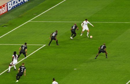 Bakı Olimpiya Stadionunda “Qarabağ” və “Qalatasaray” komandaları arasında xeyriyyə oyunu keçirilib Prezident İlham Əliyev və birinci xanım Mehriban Əliyeva stadionda oyuna baxıblar YENİLƏNİB Bakı Olimpiya Stadionunda “Qarabağ” və “Qalatasaray” komandaları arasında xeyriyyə oyunu keçirilib Prezident İlham Əliyev və birinci xanım Mehriban Əliyeva stadionda oyuna baxıblar YENİLƏNİB
