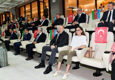 Bakı Olimpiya Stadionunda “Qarabağ” və “Qalatasaray” komandaları arasında xeyriyyə oyunu keçirilib Prezident İlham Əliyev və birinci xanım Mehriban Əliyeva stadionda oyuna baxıblar YENİLƏNİB Bakı Olimpiya Stadionunda “Qarabağ” və “Qalatasaray” komandaları arasında xeyriyyə oyunu keçirilib Prezident İlham Əliyev və birinci xanım Mehriban Əliyeva stadionda oyuna baxıblar YENİLƏNİB