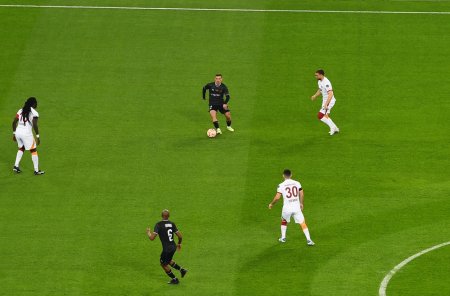 Bakı Olimpiya Stadionunda “Qarabağ” və “Qalatasaray” komandaları arasında xeyriyyə oyunu keçirilib Prezident İlham Əliyev və birinci xanım Mehriban Əliyeva stadionda oyuna baxıblar YENİLƏNİB Bakı Olimpiya Stadionunda “Qarabağ” və “Qalatasaray” komandaları arasında xeyriyyə oyunu keçirilib Prezident İlham Əliyev və birinci xanım Mehriban Əliyeva stadionda oyuna baxıblar YENİLƏNİB