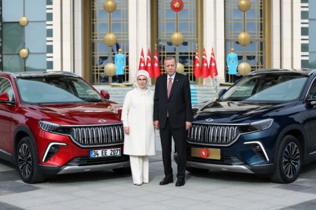 Türkiyənin ilk yerli avtomobili “TOGG”un T10X modeli Prezident Rəcəb Tayyib Ərdoğana təqdim olunub - FOTO