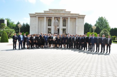 Xalqımızın xilaskarı, müstəqil Azərbaycan dövlətinin banisi - FOTOLAR