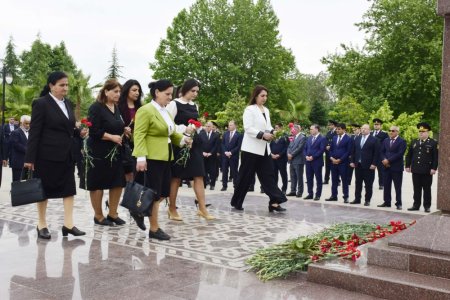 Ulu Öndər Heydər Əliyev qəlblərdə daimi sevgi, yaddaşlarda əbədiyaşarlıq qazanıb - FOTOLAR