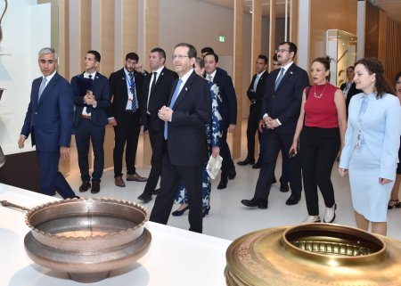 İsrail Dövlətinin Prezidenti və xanımı Heydər Əliyev Mərkəzi ilə tanış olublar - FOTOLAR İsrail Dövlətinin Prezidenti və xanımı Heydər Əliyev Mərkəzi ilə tanış olublar - FOTOLAR