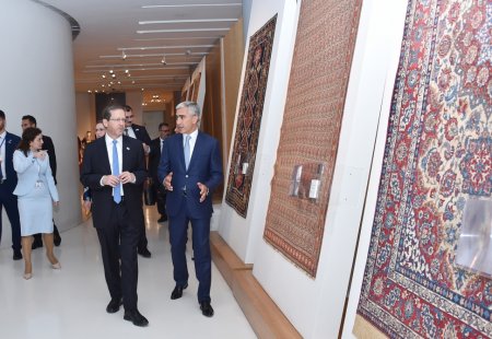 İsrail Dövlətinin Prezidenti və xanımı Heydər Əliyev Mərkəzi ilə tanış olublar - FOTOLAR İsrail Dövlətinin Prezidenti və xanımı Heydər Əliyev Mərkəzi ilə tanış olublar - FOTOLAR