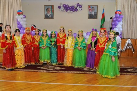 Qalib ölkənin xoşbəxt uşaqları - FOTOLAR