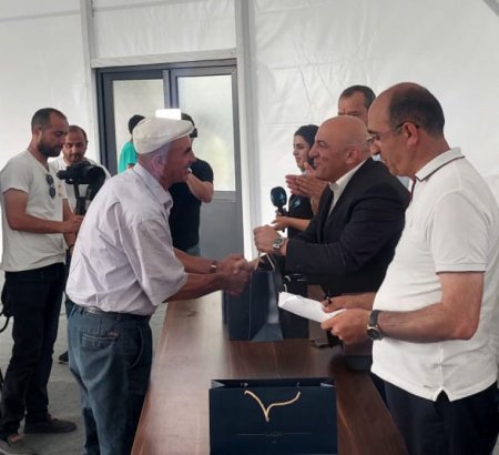 Laçına qayıdan ailələrə evlərinin açarları verilib - FOTOLAR