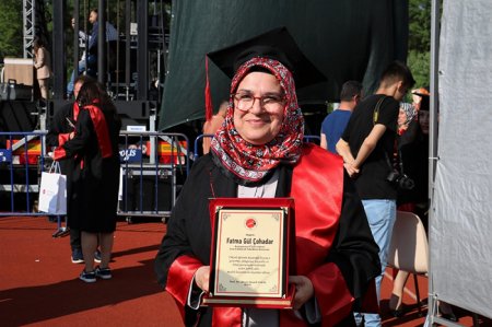 Türkiyədə 82 yaşlı şəxs universitet məzunu olub - FOTO