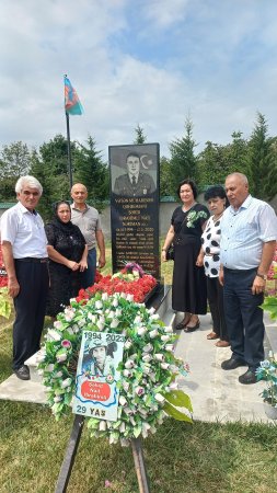 Qəbələ Oğuz yazarları Xaçmaz kənd şəhidlərinin məzarlarını ziyarət ediblər - FOTOLAR Qəbələ Oğuz yazarları Xaçmaz kənd şəhidlərinin məzarlarını ziyarət ediblər - FOTOLAR
