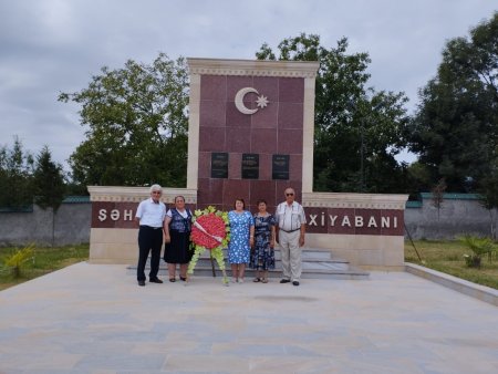 Qəbələ Oğuz yazarları Xaçmaz kənd şəhidlərinin məzarlarını ziyarət ediblər - FOTOLAR Qəbələ Oğuz yazarları Xaçmaz kənd şəhidlərinin məzarlarını ziyarət ediblər - FOTOLAR
