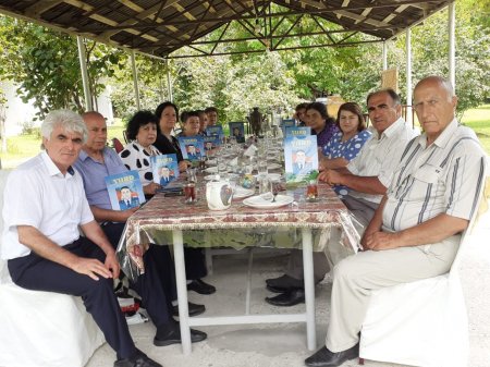Qəbələ Oğuz yazarları Xaçmaz kənd şəhidlərinin məzarlarını ziyarət ediblər - FOTOLAR Qəbələ Oğuz yazarları Xaçmaz kənd şəhidlərinin məzarlarını ziyarət ediblər - FOTOLAR