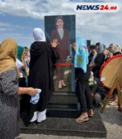 Natəvan Babayevanın məzar daşı - FOTO