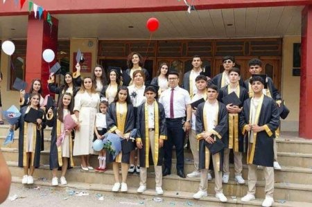 Bir sinfin bütün şagirdləri tələbə oldu - FOTOLAR Bir sinfin bütün şagirdləri tələbə oldu - FOTOLAR