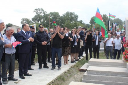 .Şəhidimiz Mehdizadə Mirpaşa Yaqub oğlu Bərdə rayon Qayalı kənd qəbrstanlığında dəfn edildi - FOTO .Şəhidimiz Mehdizadə Mirpaşa Yaqub oğlu Bərdə rayon Qayalı kənd qəbrstanlığında dəfn edildi - FOTO