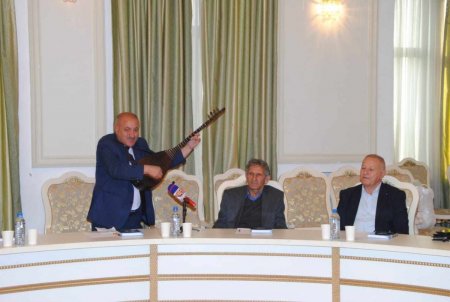Kəlbəcərli şair Nəbi Dilsuzun kitabının təqdimatı keçirilib -ŞƏKİLLƏR -ŞƏKİLLƏR Kəlbəcərli şair Nəbi Dilsuzun kitabının təqdimatı keçirilib -ŞƏKİLLƏR -ŞƏKİLLƏR