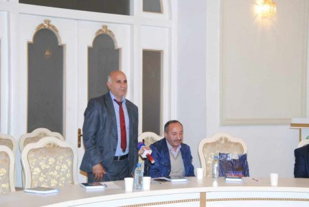 Kəlbəcərli şair Nəbi Dilsuzun kitabının təqdimatı keçirilib -ŞƏKİLLƏR -ŞƏKİLLƏR Kəlbəcərli şair Nəbi Dilsuzun kitabının təqdimatı keçirilib -ŞƏKİLLƏR -ŞƏKİLLƏR