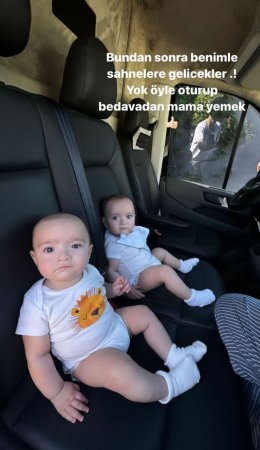 İlk dəfə əkizlərinin üzünü göstərdi - Foto