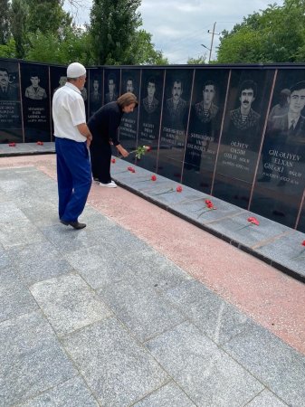 Etibar Hüseynova: Azərbaycan bayrağı ordenli Sərhəd Zöhrabbəyovun şəhid olduğu gündür - FOTO